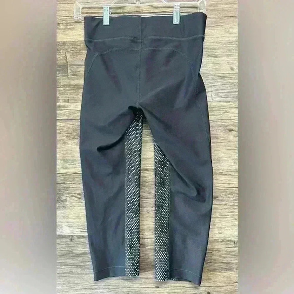 Under Armour Black & White Leggings Women’s Medium - Picture 2 of 7